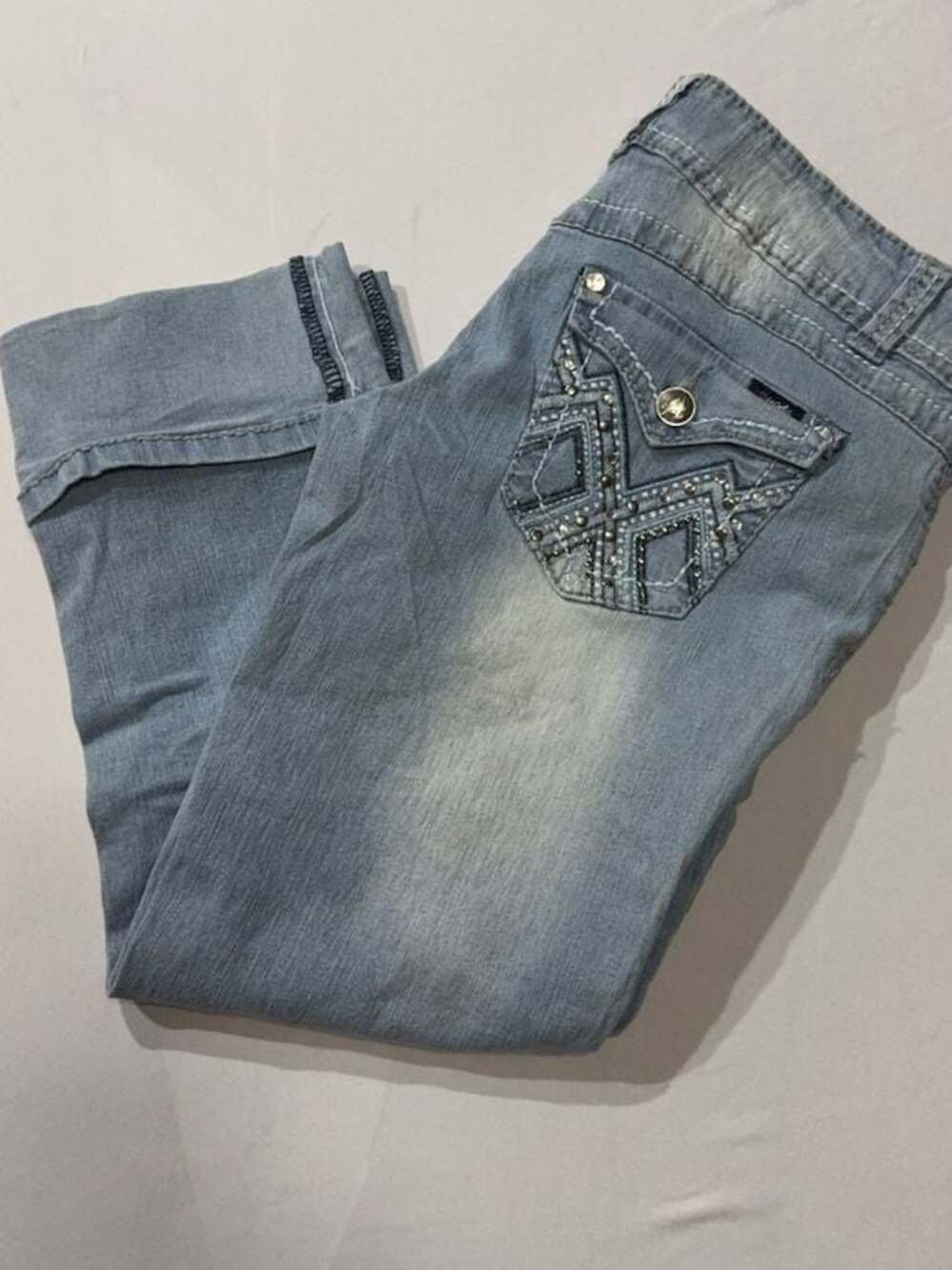 # 197 Angels Jeans Embellished Pocket Cuffed Capri Jeans Size 9